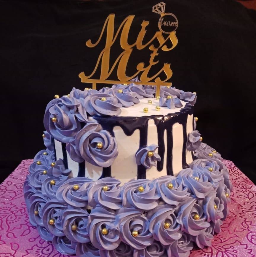 Mehreen Cakes and Brownies Logo